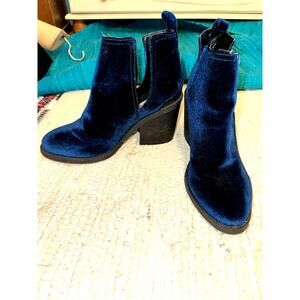 STEVE MADDEN BLUE VELVET STACKED HEEL ANKLE BOOTS 8